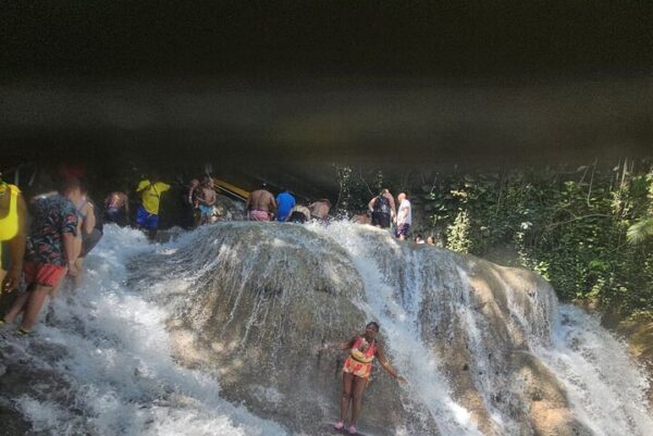 Dunn’s River Falls and Ocho Rios Sightseeing with Shopping - Image 10